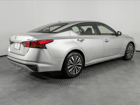 Used 2024 Nissan Altima 2.5 SV FWD image 7