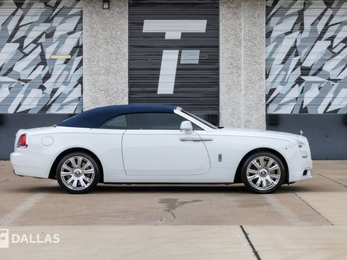 Used 2019 Rolls-Royce Dawn RWD image 16