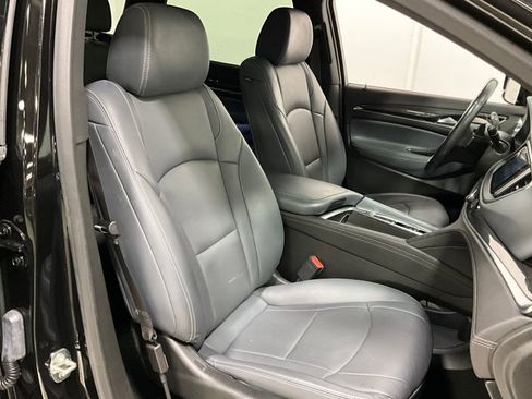 Used 2023 Buick Enclave Essence image 9
