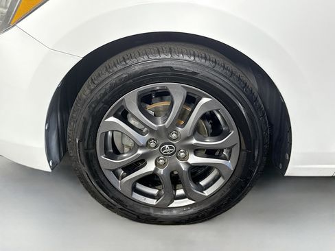 Used 2019 Toyota Yaris LE image 38