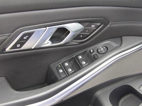 Used 2021 BMW M3 Competition image 35