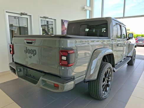 Used 2023 Jeep Gladiator Overland AWD/4WD image 6