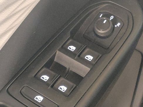 Used 2022 Volkswagen Taos S image 27