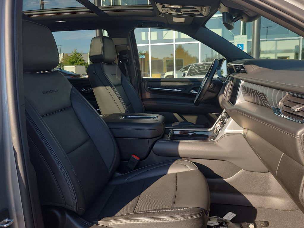 Used 2023 GMC Yukon XL Denali AWD/4WD image 22