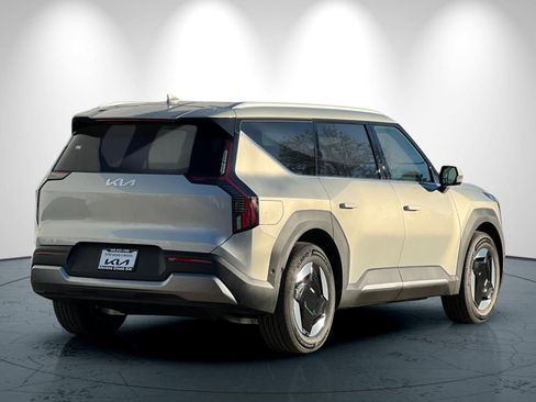 New 2026 Kia EV9 Wind image 4