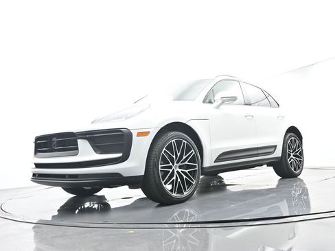 Certified 2025 Porsche Macan AWD/4WD image 46