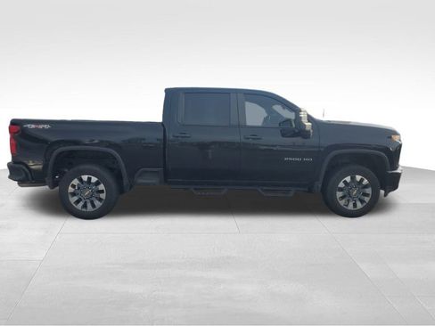 Used 2023 Chevrolet Silverado 2500 Custom w/ Custom Value Package image 9