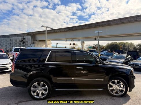 Used 2019 Cadillac Escalade Luxury AWD/4WD image 5