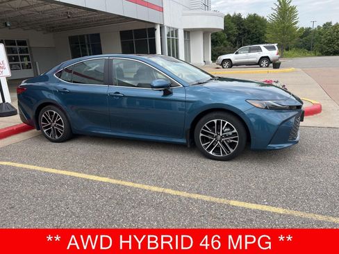 Used 2026 Toyota Camry XLE w/ Premium Plus Package AWD/4WD image 4