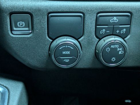 Used 2023 Chevrolet Silverado 1500 LT RWD image 14