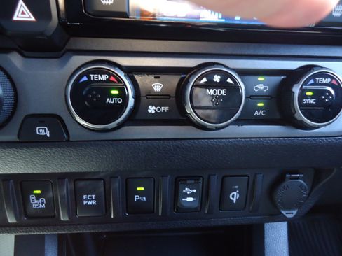 Used 2017 Toyota Tacoma TRD Pro AWD/4WD image 22