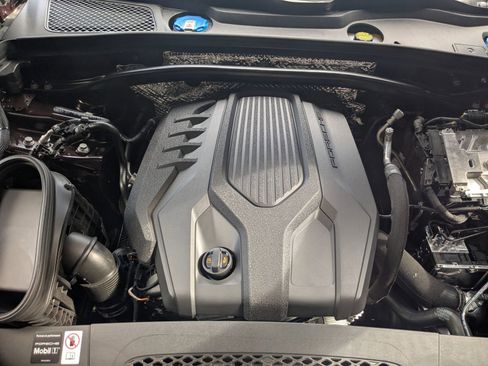 Certified 2026 Porsche Macan AWD/4WD image 28