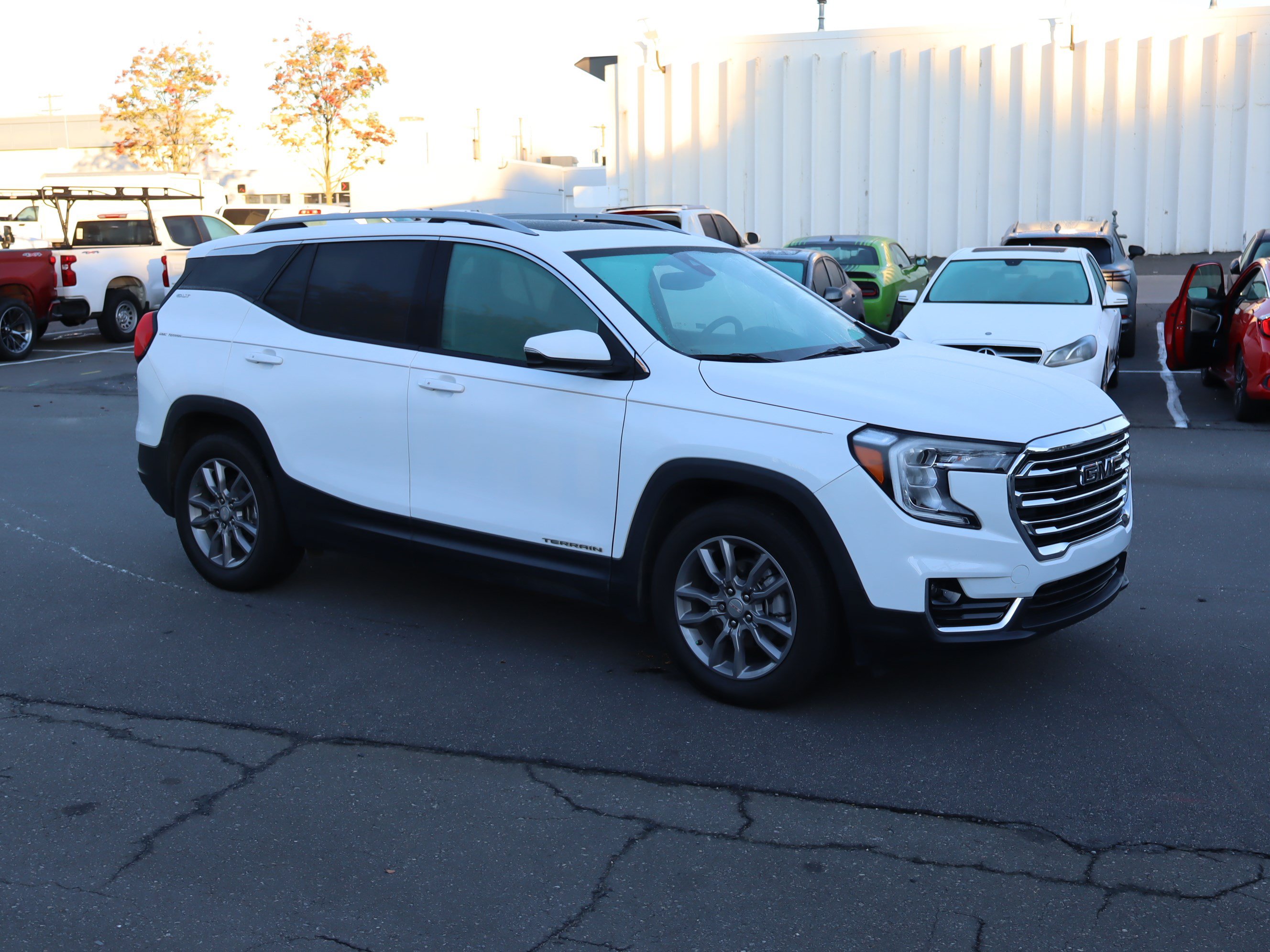 Used 2024 GMC Terrain SLT FWD image 13