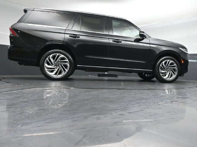 Certified 2025 Lincoln Navigator Reserve AWD/4WD image 45