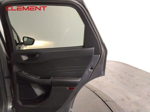 Used 2022 Ford Escape SE image 38