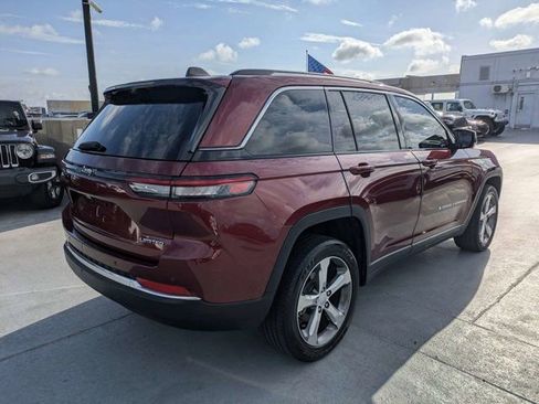 Used 2022 Jeep Grand Cherokee Limited w/ Luxury Tech Group II RWD image 3
