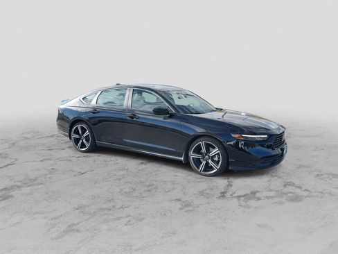 Used 2023 Honda Accord Sport image 2