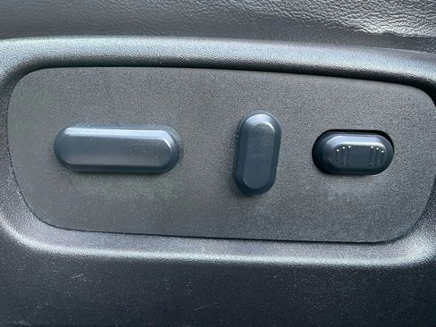 Used 2015 Ford Explorer XLT w/ Equipment Group 202A image 31