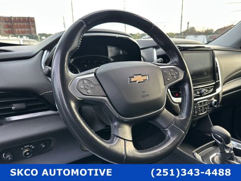 Used 2021 Chevrolet Traverse LT image 19