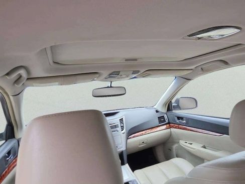 Used 2011 Subaru Outback 2.5i Limited w/ PWR Moonroof Pkg AWD/4WD image 9