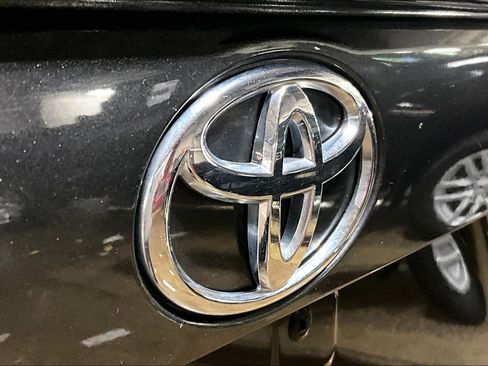 Used 2022 Toyota RAV4 LE image 28