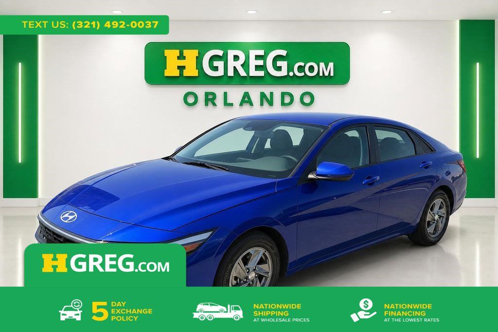 Used 2025 Hyundai Elantra SE w/ Cargo Package FWD image 1