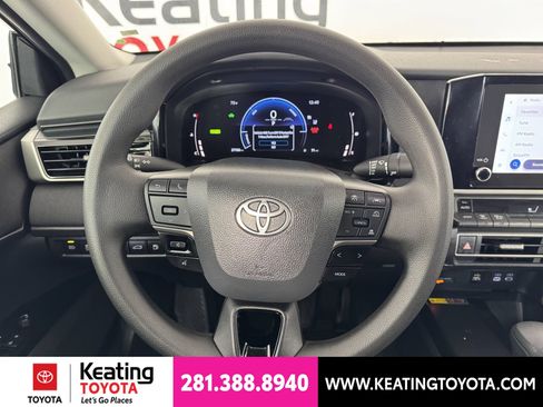 Used 2025 Toyota Camry LE FWD image 28