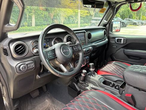 Used 2022 Jeep Gladiator Sport AWD/4WD image 6