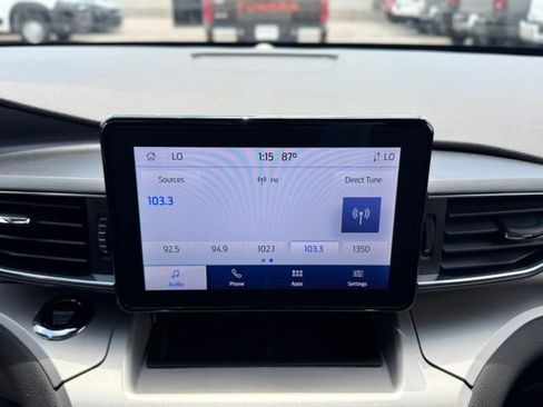 Used 2022 Ford Explorer XLT w/ Equipment Group 202A AWD/4WD image 11