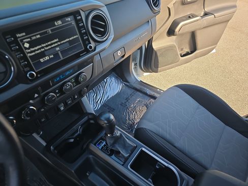 Used 2021 Toyota Tacoma TRD Sport AWD/4WD image 27