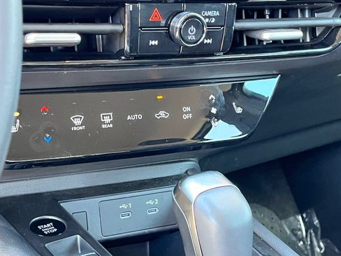 Used 2026 Nissan Kicks SR w/ Cold Weather Package FWD image 26