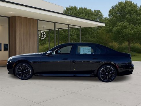 New 2025 BMW 750e xDrive w/ Premium Package image 8