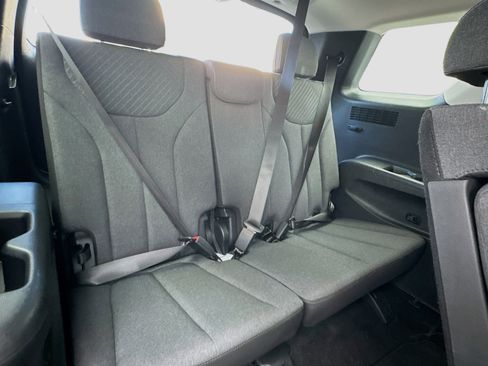 Used 2023 Hyundai Palisade SE FWD image 18
