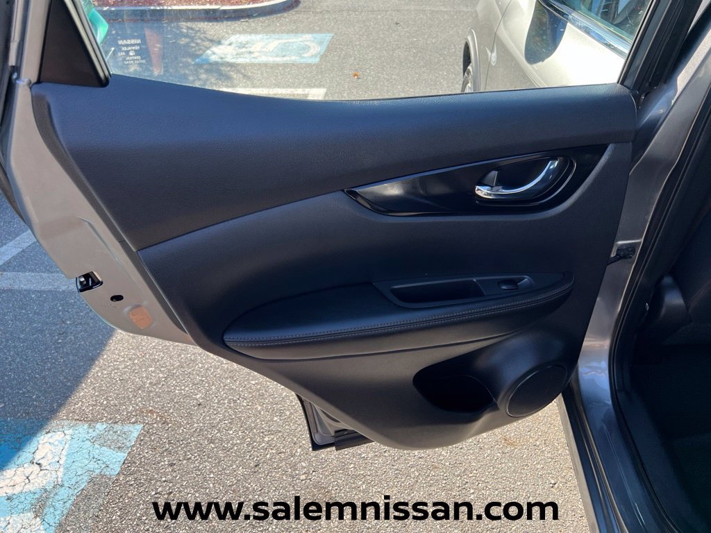 Used 2021 Nissan Rogue Sport SV AWD/4WD image 19