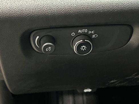 Used 2023 Chevrolet Traverse LT image 28