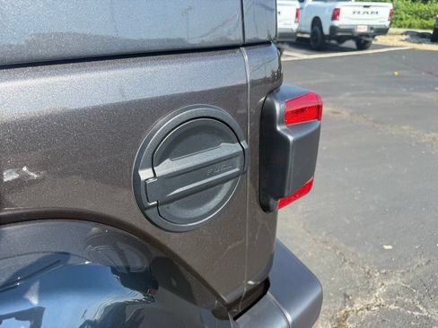 Used 2025 Jeep Wrangler Unlimited Sahara AWD/4WD image 46