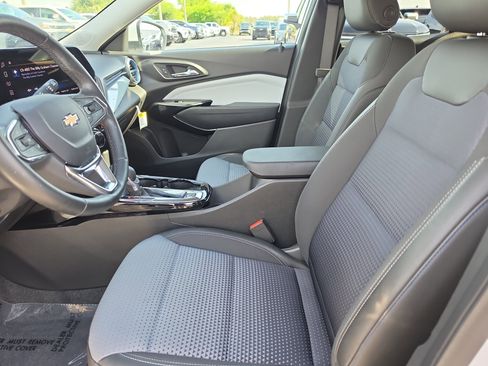 Certified 2025 Chevrolet Trax LT w/ Driver Confidence Package FWD image 14
