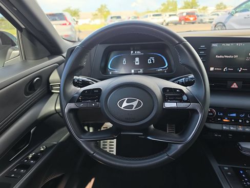 Used 2025 Hyundai Elantra Sport FWD image 10