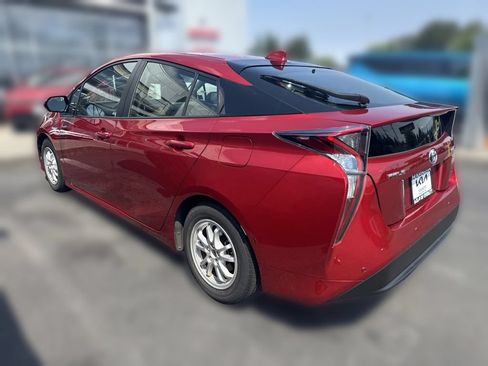 Used 2017 Toyota Prius Four w/ Premium Convenience Package FWD image 5
