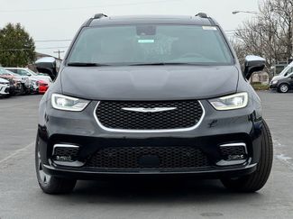 New 2026 Chrysler Pacifica Pinnacle video 2