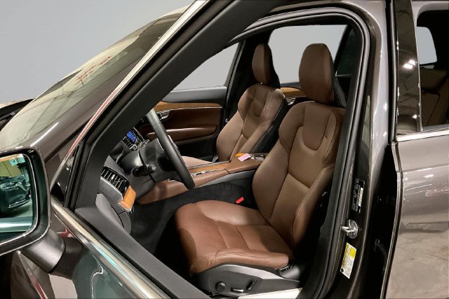 Certified 2024 Volvo XC90 B5 Plus w/ Protection Package AWD/4WD image 28