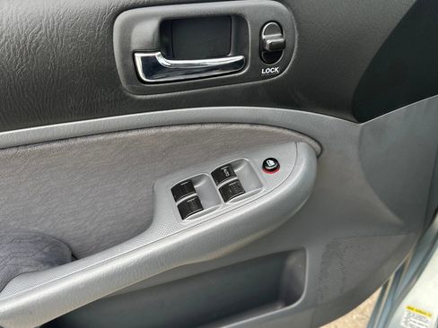 Used 2005 Honda Civic Hybrid Sedan image 22