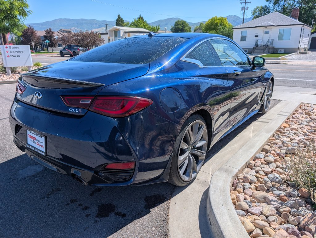 Used 2018 INFINITI Q60 Red Sport 400 w/ Sensory Package 3.0T Sport RWD image 5