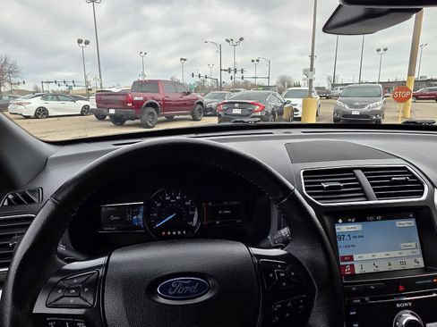 Used 2018 Ford Explorer Sport w/ Equipment Group 401A image 33