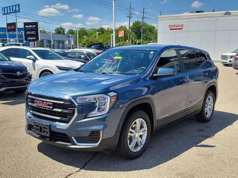 Used 2024 GMC Terrain SLE AWD/4WD image 2