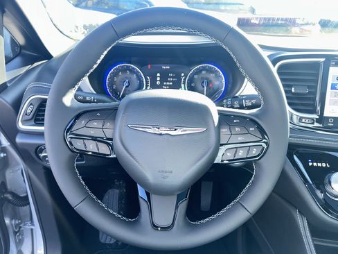 New 2026 Chrysler Pacifica Limited w/ S Appearance Package image 15