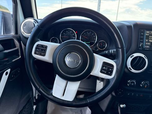 Used 2015 Jeep Wrangler Unlimited Sahara AWD/4WD image 14