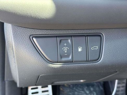 Used 2023 Genesis G70 2.0T w/ Sport Prestige Package image 22