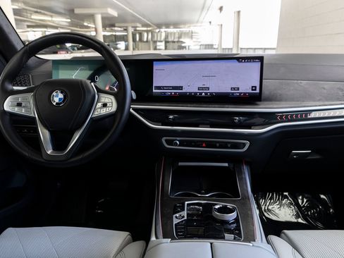 Used 2024 BMW X7 xDrive40i w/ Parking Assistance Package AWD/4WD image 10