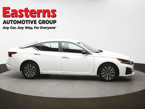 Used 2025 Nissan Altima 2.5 SV FWD image 45